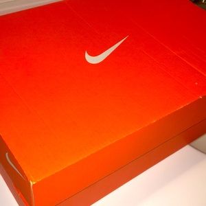 Team Hustle D9 Size 6y (grade school) Nike Active Shoes